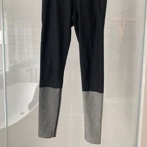 Outdoor Voices 7/8 length Dipped leggings XS Graphite